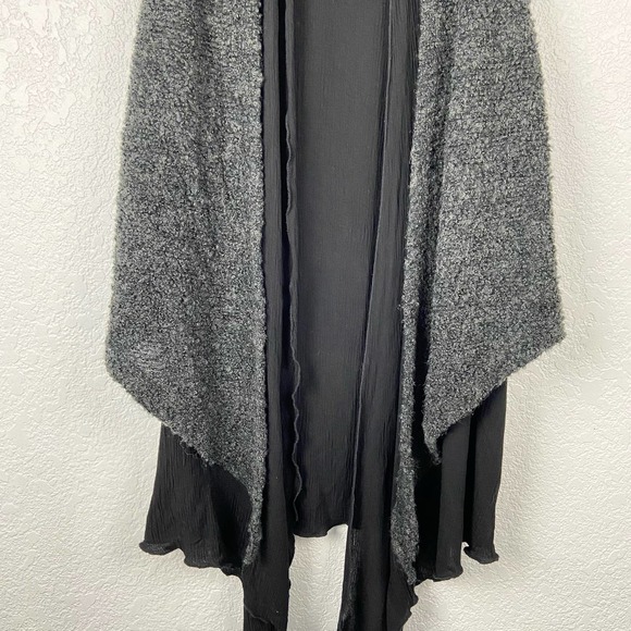 🖤 3/$25 SALE!
Origami by Vivian black and grey lagenlook open front cardigan - Picture 4 of 7